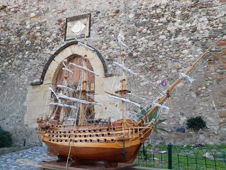 Il plastico e la nave su assedio spagnolo rivivono a Milazzo: seimila ore di lavoro di storia patria