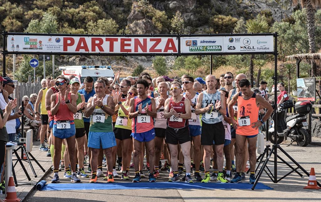 Il “20ยฐ Giro Podistico a tappe delle Isole Eolie” prepara la start list: ecco il programma