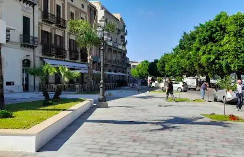 Milazzo, rimosso il cantiere sul Lungomare Garibaldi: nuova pavimentazione nell’area di Via Crispi