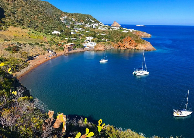 Panarea, giovane accusa crisi respiratoria ma ritardano i soccorsi: isolani inviano petizione al Prefetto