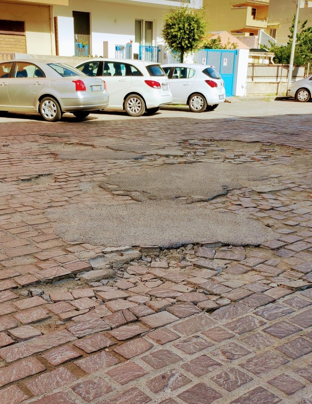 Milazzo, piazza Missori ridotta a colabrodo: il Comune corre ai ripari