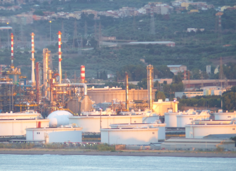 Il petrolio kuwaitiano portato di nascosto da Milazzo in Israele: il viaggio della Blue Rose verso Haifa