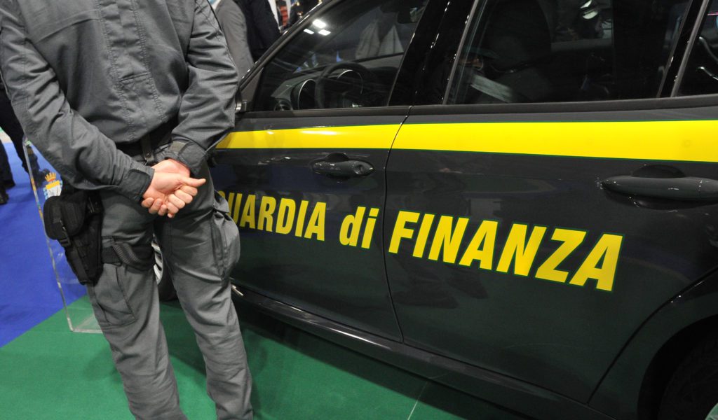 Barcellona Pozzo di Gotto, sequestrati oltre 15mila prodotti non conformi: sanzionato imprenditore