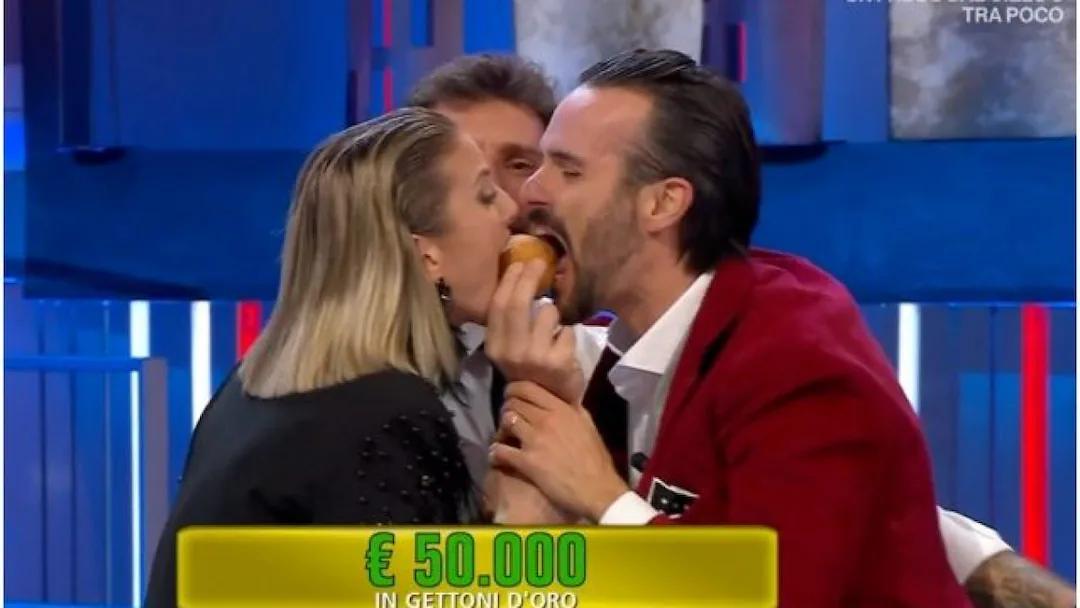 “Affari Tuoi”, Alessia Spidalieri di Barcellona vince 50mila euro e mangia l’arancino