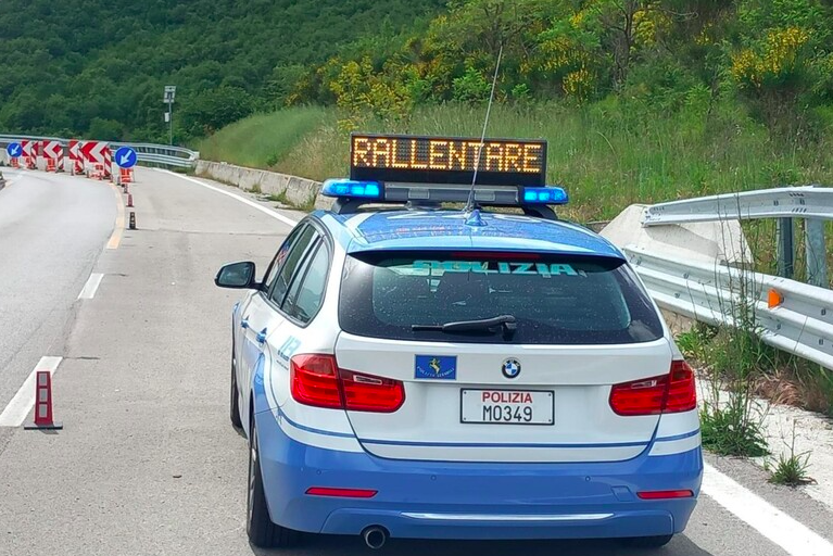 Tragedia a Caltanissetta, scontro tra moto e camion nella galleria: una vittima