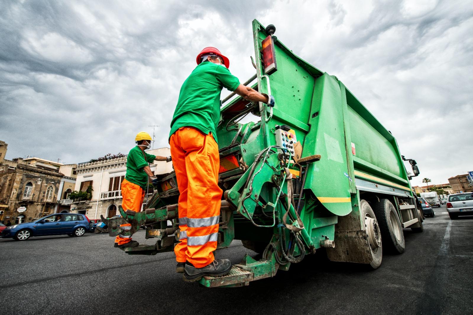 Barcellona, operaio si tranciรฒ il dito a lavoro nella Dusty: due condanne e risarcimento