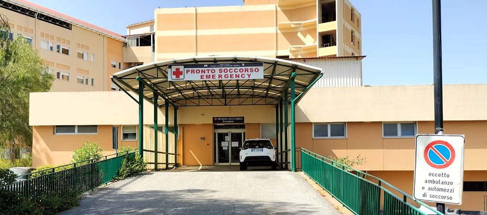 Via al Pronto Soccorso di Barcellona ma c’รจ subito un caso: “Rifiutano mio padre grave, spedito a Milazzo