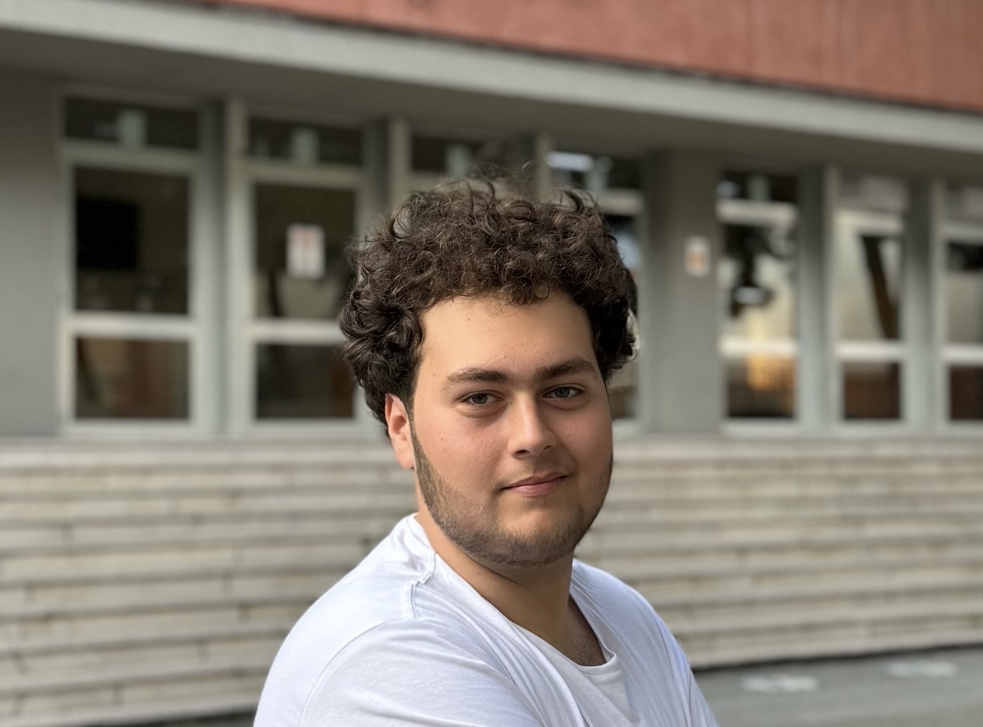 Barcellona, il giovane Domenico Merlino diventa professore a 19 anni: possibile record nazionale