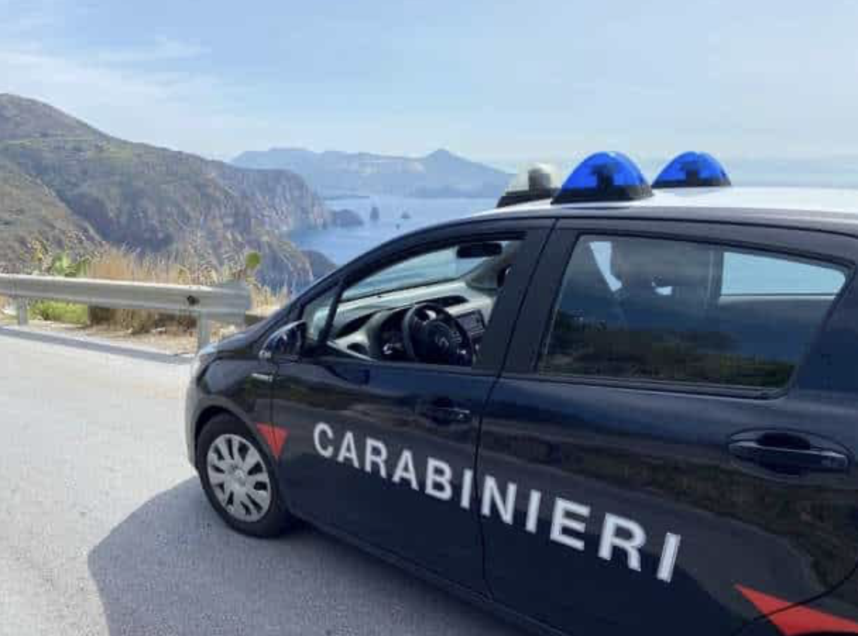 Lipari, arrestato 27enne con oltre 300 grammi di hashish, cocaina e strumenti per lo spaccio nelle Eolie