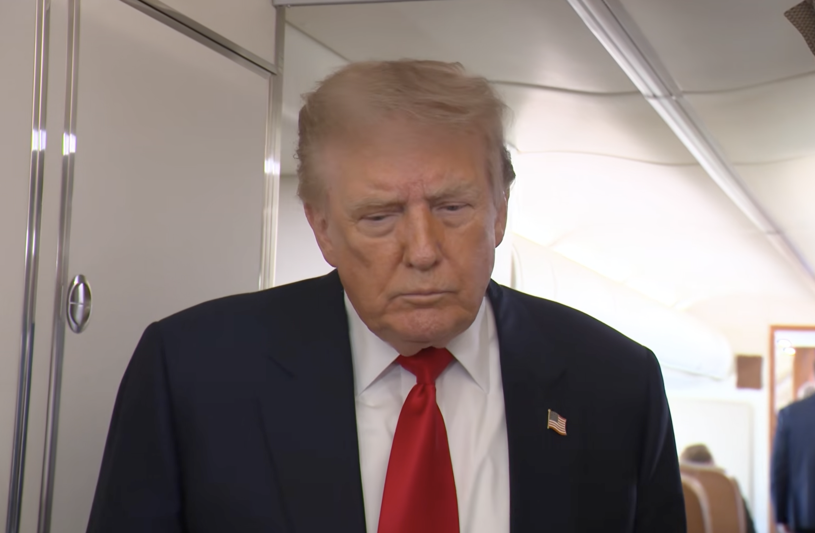 Trump: โAccordo su Hormuz possibile entro mercoledรฌโ, Iran e Oman trattano per riaprire lo Stretto