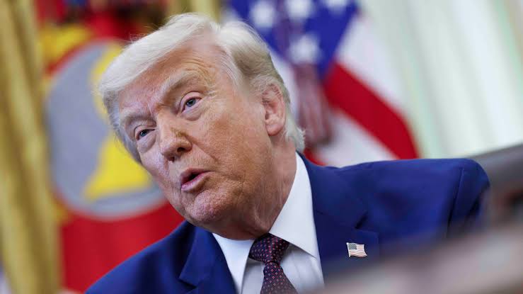 Trump provoca sullo Stretto di Hormuz: “Chiamiamolo Trump Strait”