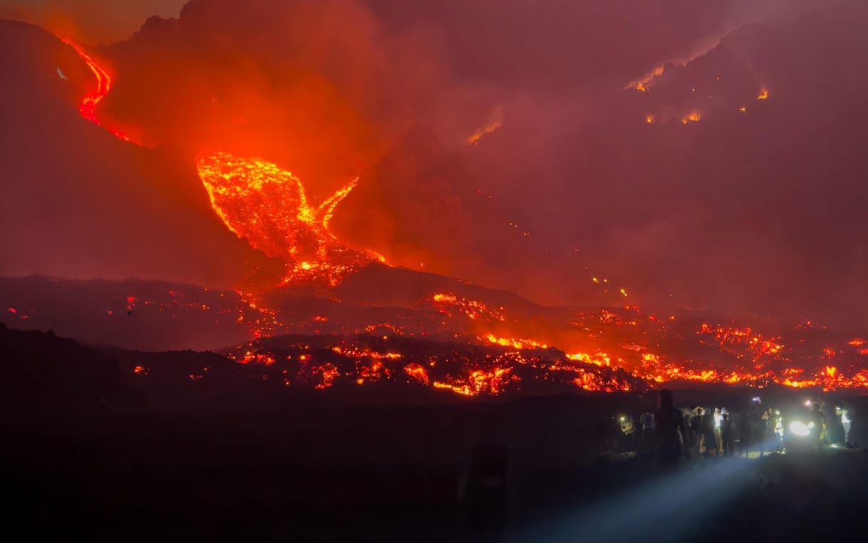 Etna, nuova colata lavica nella Valle del Bove: voli limitati a Catania fino al 18 agosto