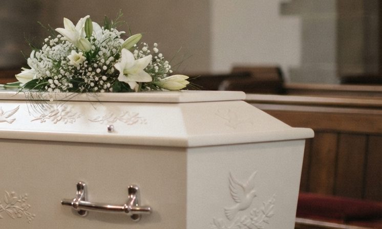 Palermo, lโultimo saluto ad Anna Rosa: allo Zen i funerali della bimba morta di difterite a 4 anni