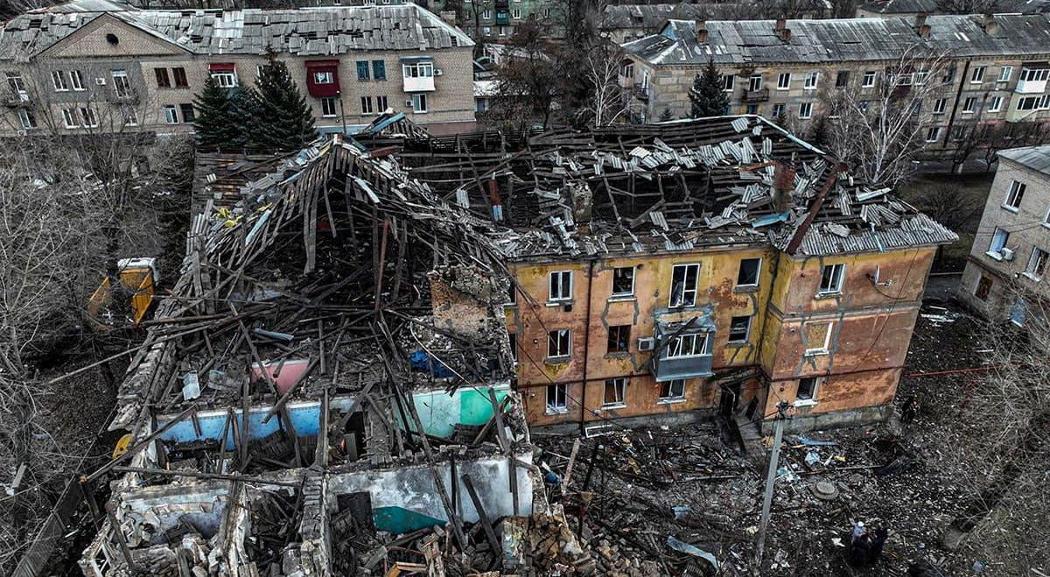 Attacco russo su Kiev, almeno 12 morti e decine di feriti: colpite infrastrutture ferroviarie