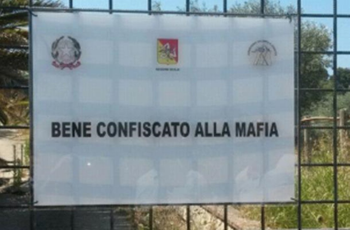 Beni confiscati, Sicilia indietro sulla trasparenza: 50 Comuni non pubblicano gli elenchi