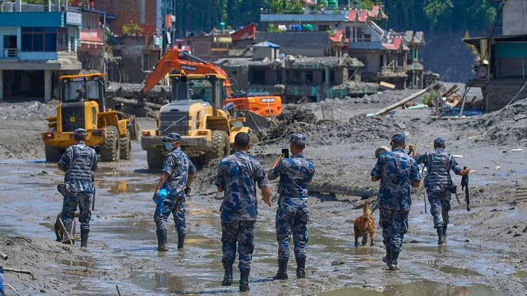 Nepal, oltre mille vittime per le devastanti inondazioni: quasi 4 mila dispersi
